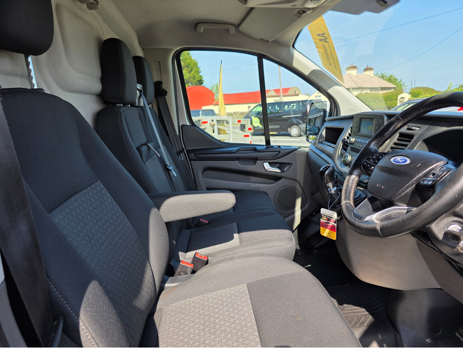 2020 Ford Transit Custom - image 17