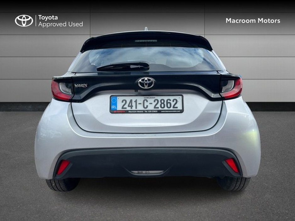 2024 Toyota Yaris - image 4