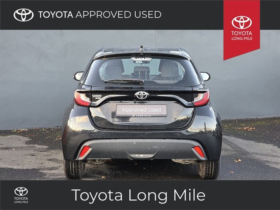 2022 Toyota Yaris - image 4