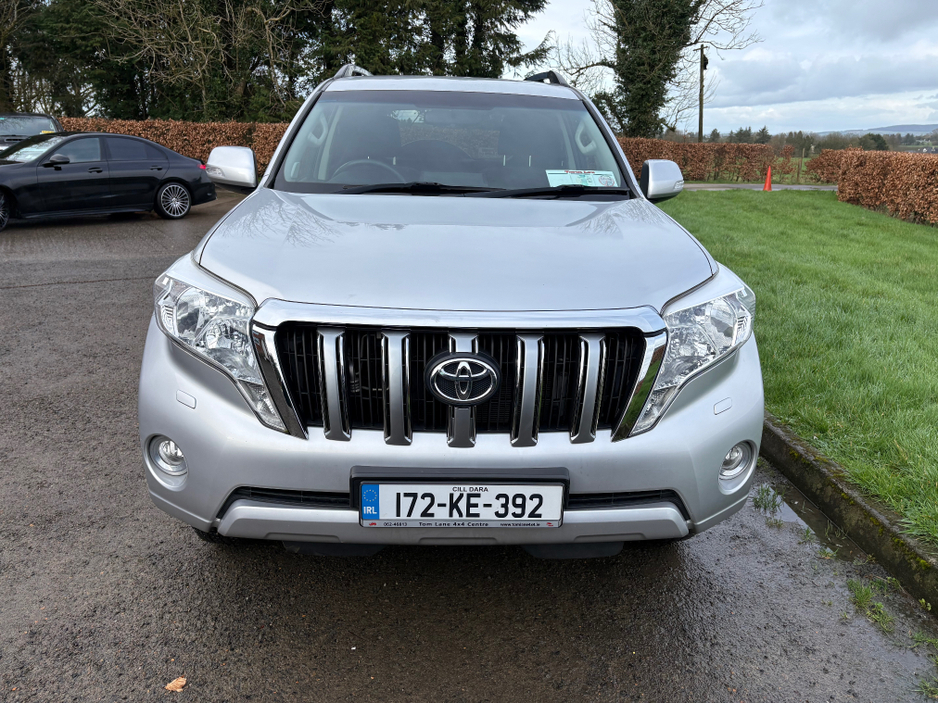 2017 Toyota Landcruiser - image 4