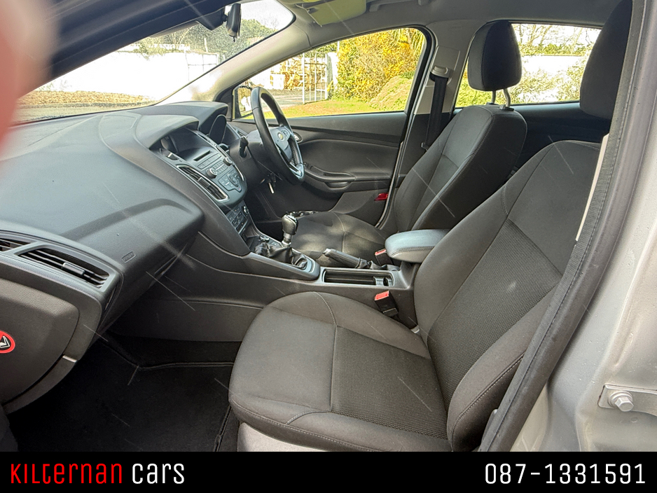 2015 Ford Focus - image 11