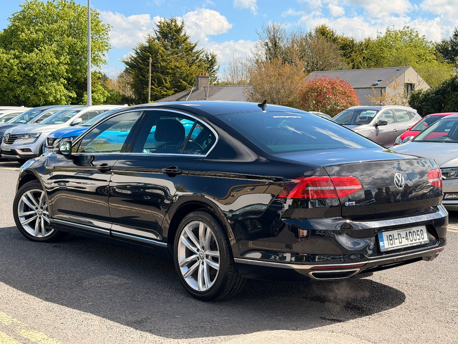 2018 Volkswagen Passat - image 4