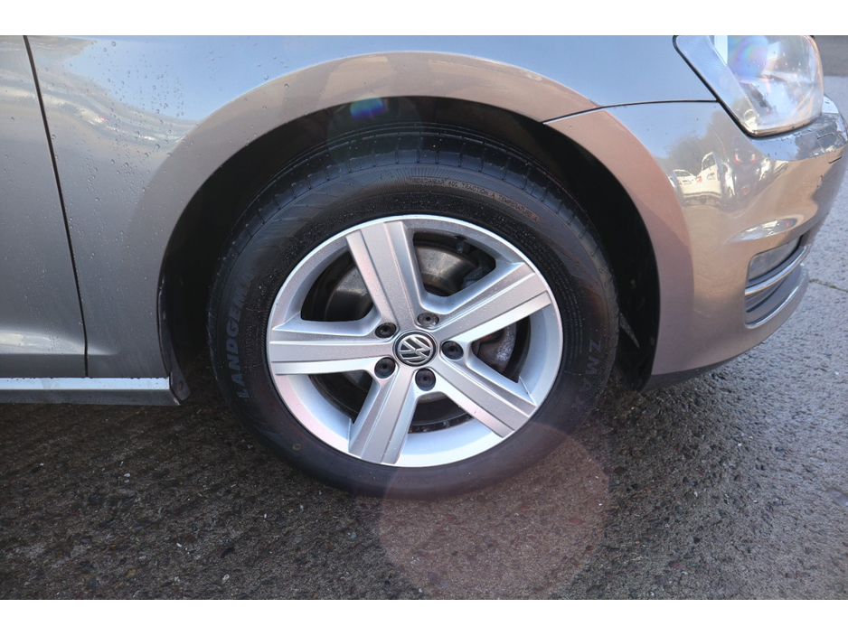 2016 Volkswagen Golf - image 11