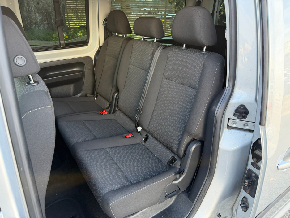 2016 Volkswagen Caddy - image 24