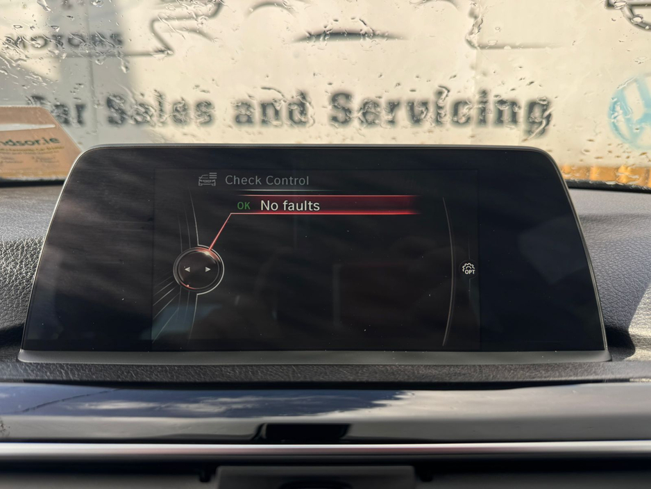 2016 BMW 3 Series - image 14