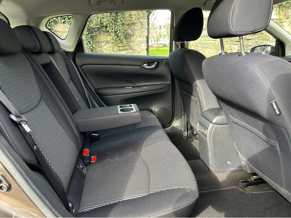 2015 Nissan Pulsar - image 18