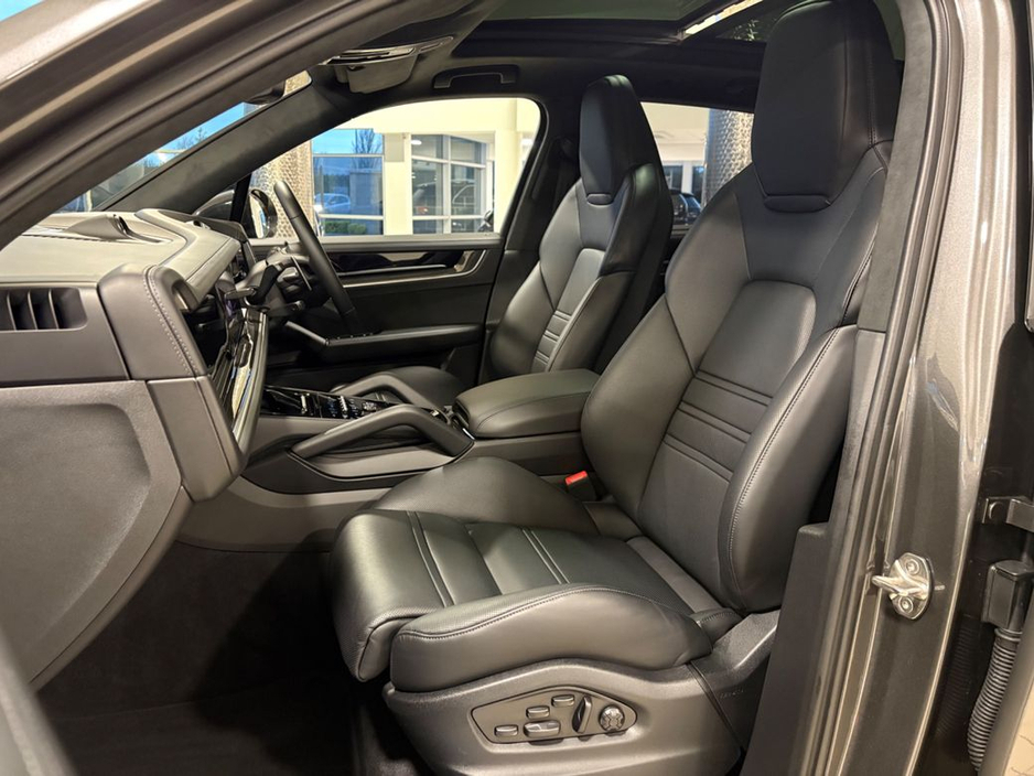2024 Porsche Cayenne - image 17