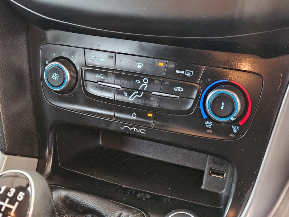 2016 Ford Focus - image 11