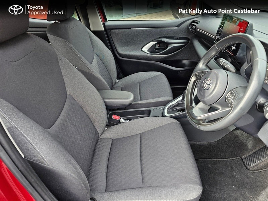 2021 Toyota Yaris - image 12