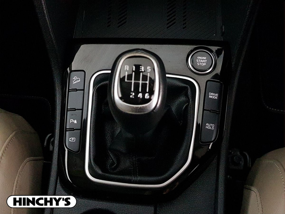 2022 Kia Sportage - image 11