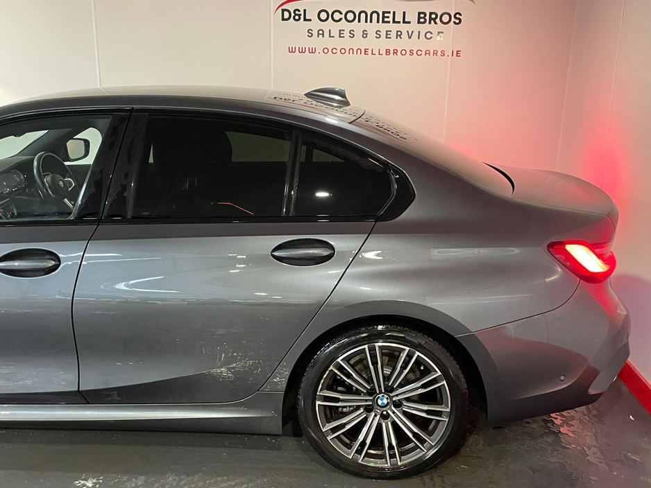 2021 BMW 3 Series - image 18