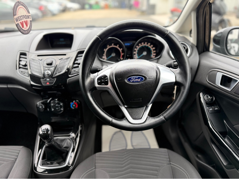 2013 Ford Fiesta - image 7
