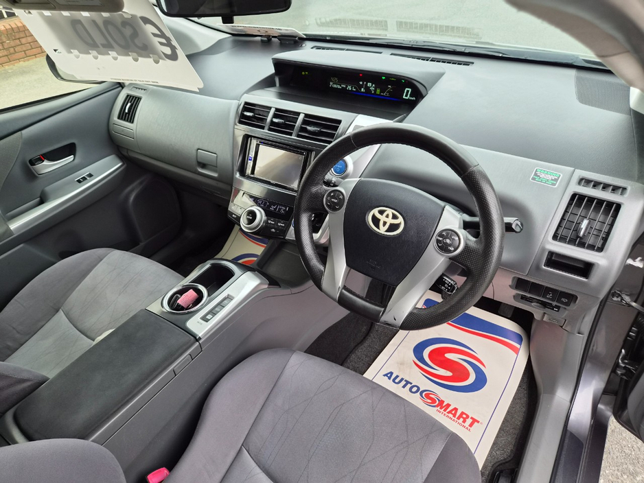 2012 Toyota Prius - image 16