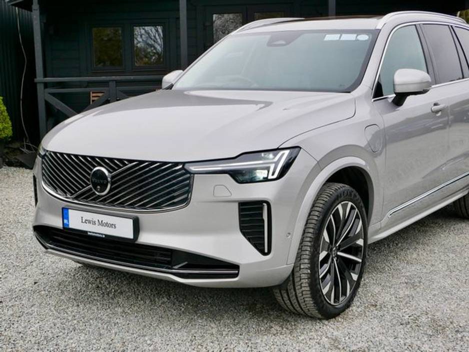 2025 Volvo XC90 - image 15
