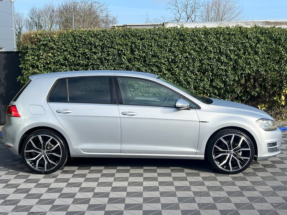 2014 Volkswagen Golf - image 2