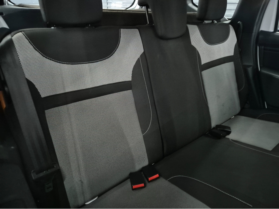 2017 Dacia Duster - image 10