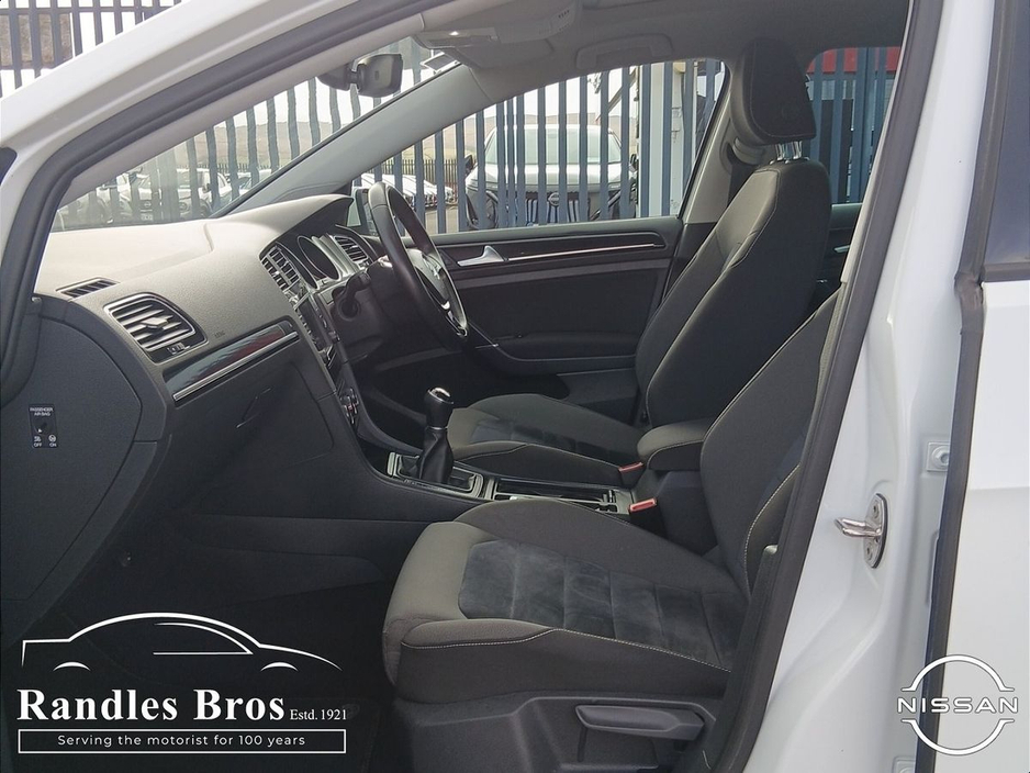 2017 Volkswagen Golf - image 11