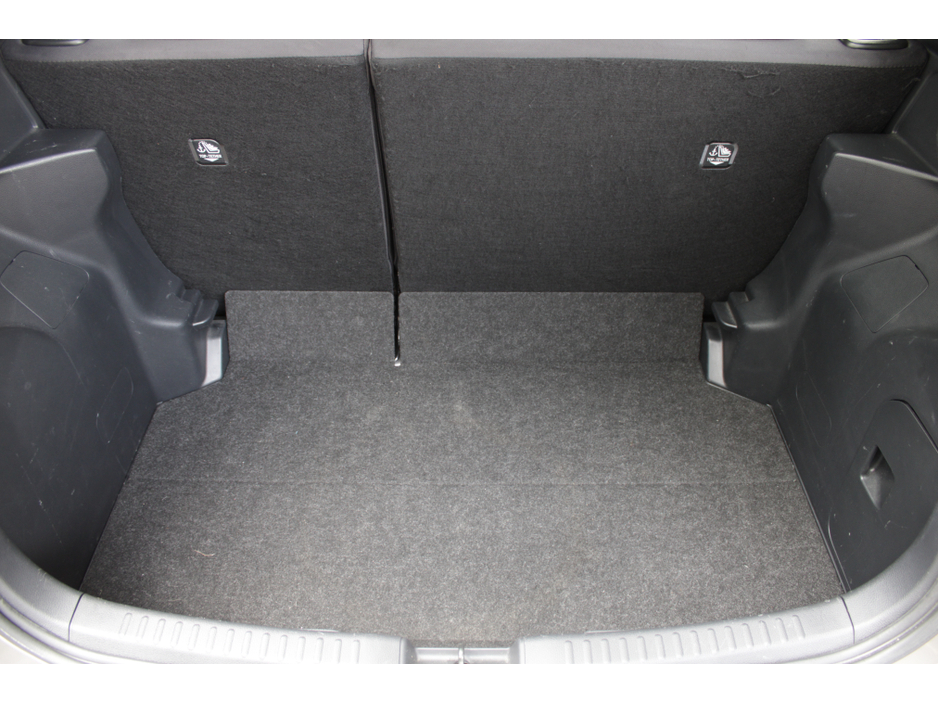 2021 Toyota Yaris - image 19