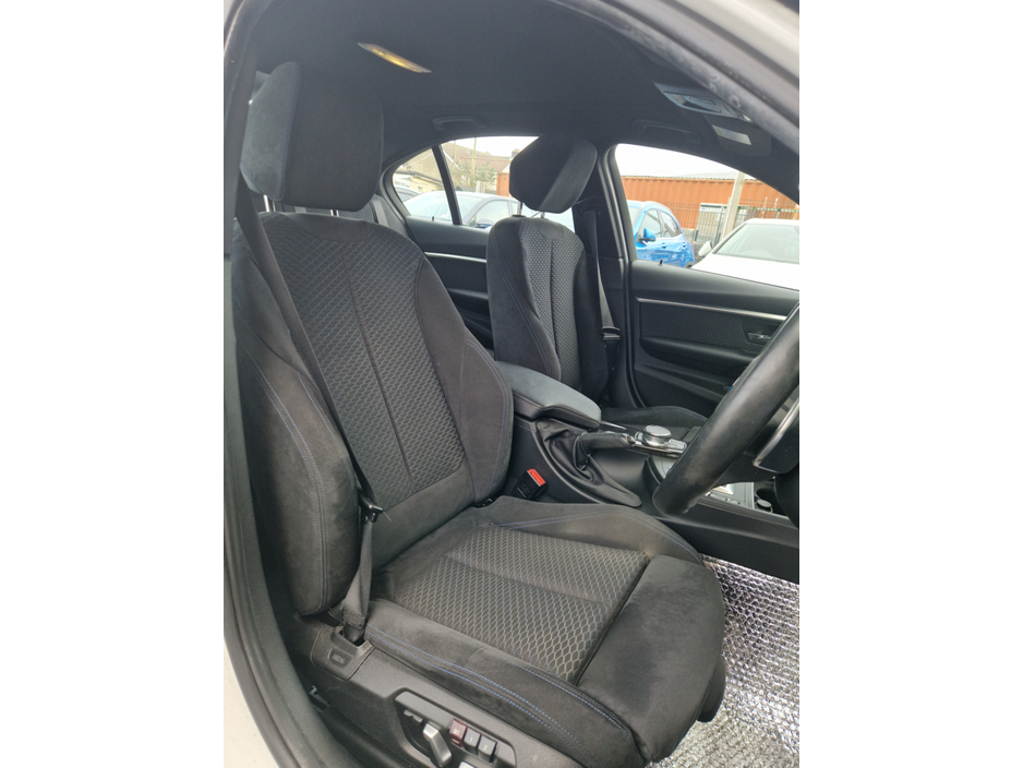 2018 BMW 3 Series - image 11