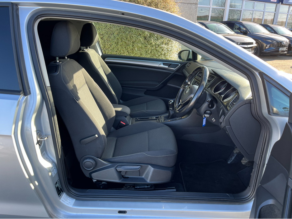 2019 Volkswagen Golf - image 9