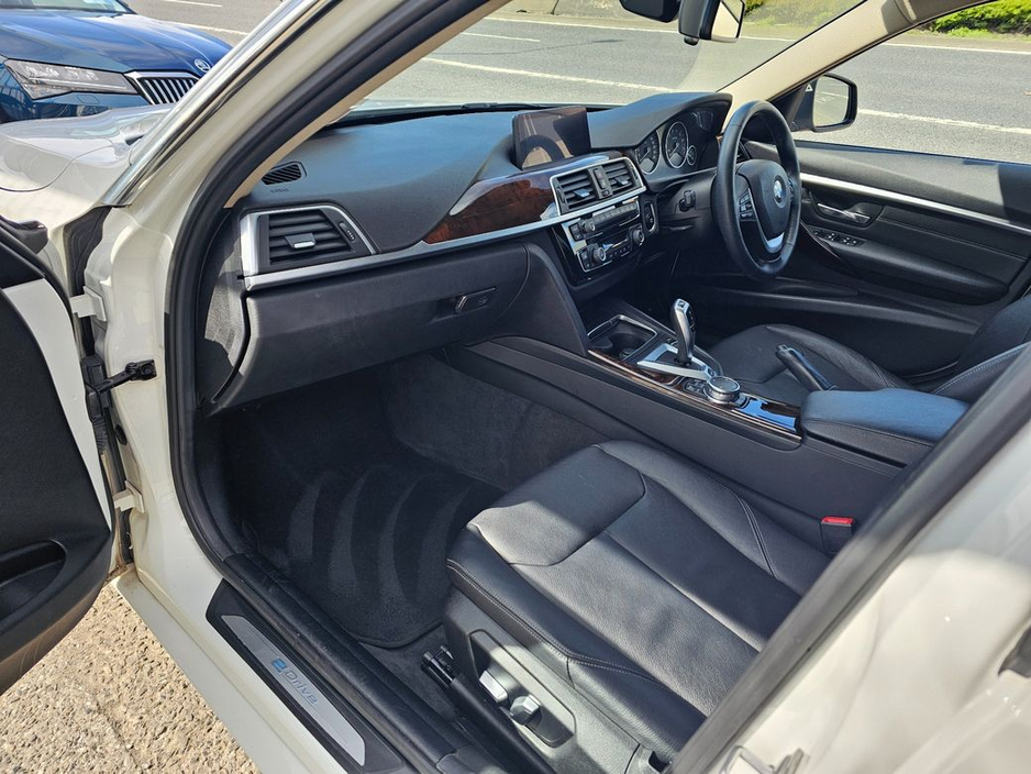 2016 BMW 3 Series - image 24