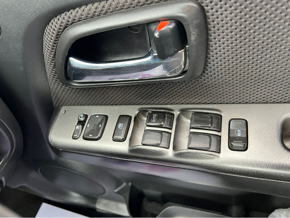 2010 Isuzu Rodeo - image 17