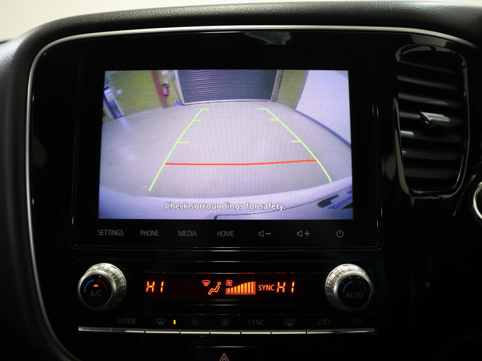 2021 Mitsubishi Outlander - image 15