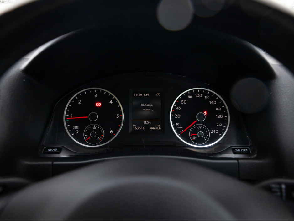 2016 Volkswagen Tiguan - image 12