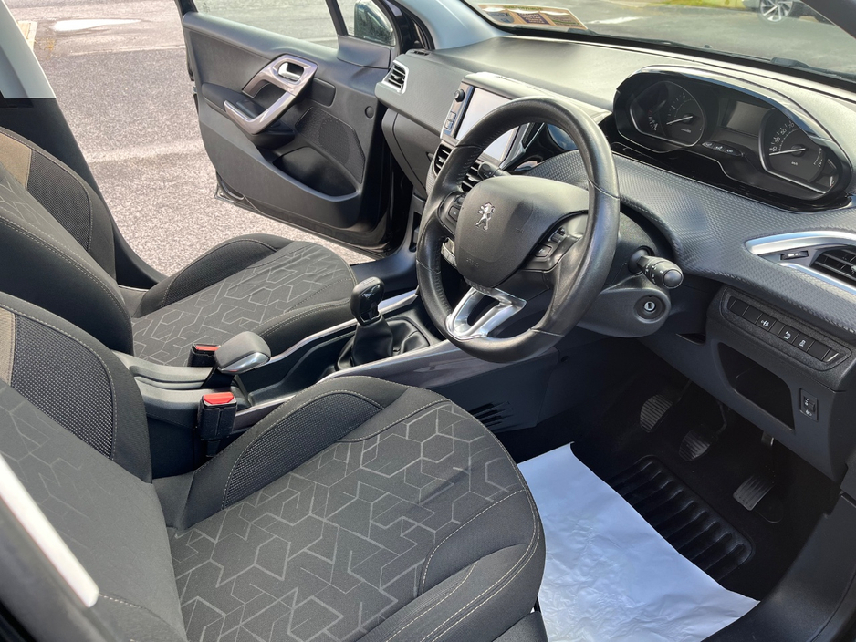 2016 Peugeot 2008 - image 14