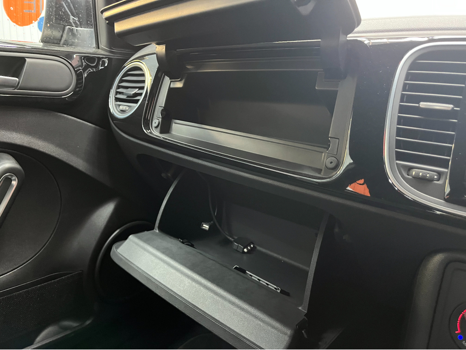 2016 Volkswagen Beetle €12950 2016 VOLKSWAGEN BEETLE DESIGN 1.2 AUTOMATIC / CRUISE CONTROL AND MORE €12,950