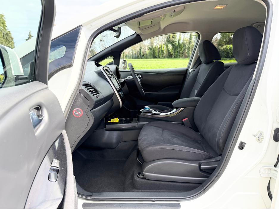 2015 Nissan Leaf - image 21