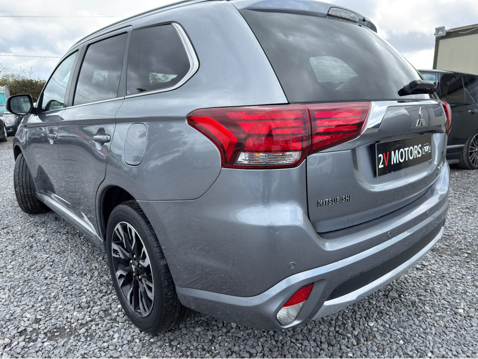 2016 Mitsubishi Outlander - image 4