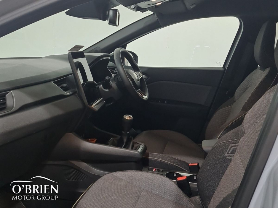 2025 Renault Captur - image 5