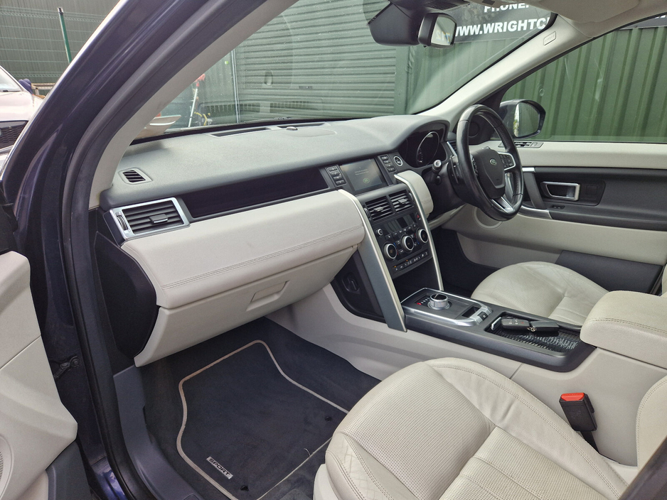 2016 Land Rover Discovery Sport - image 13