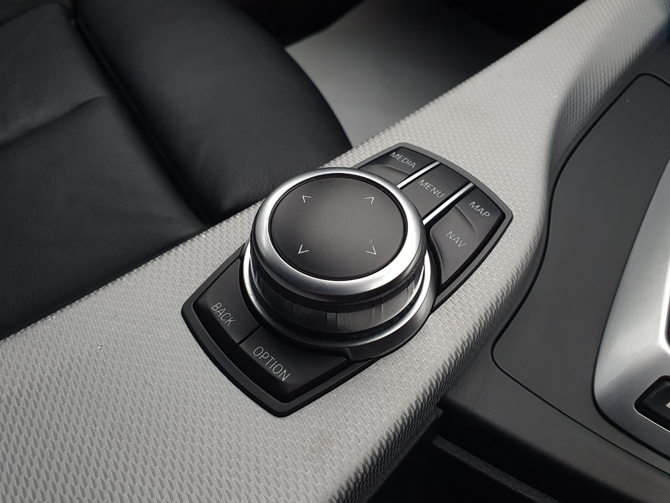 2018 BMW 3 Series - image 18