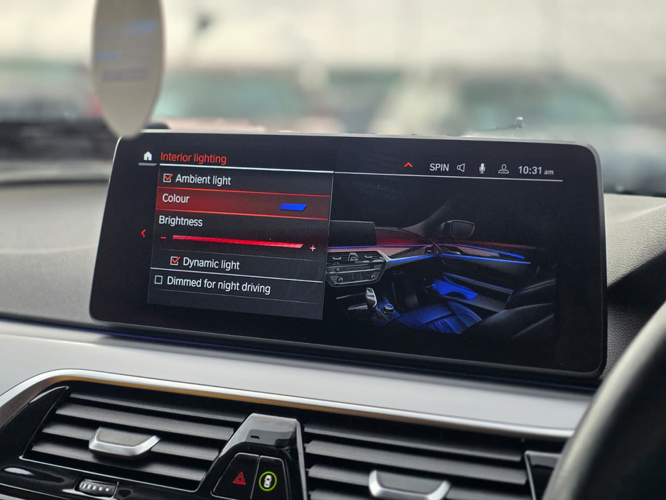 2021 BMW 5 Series - image 16