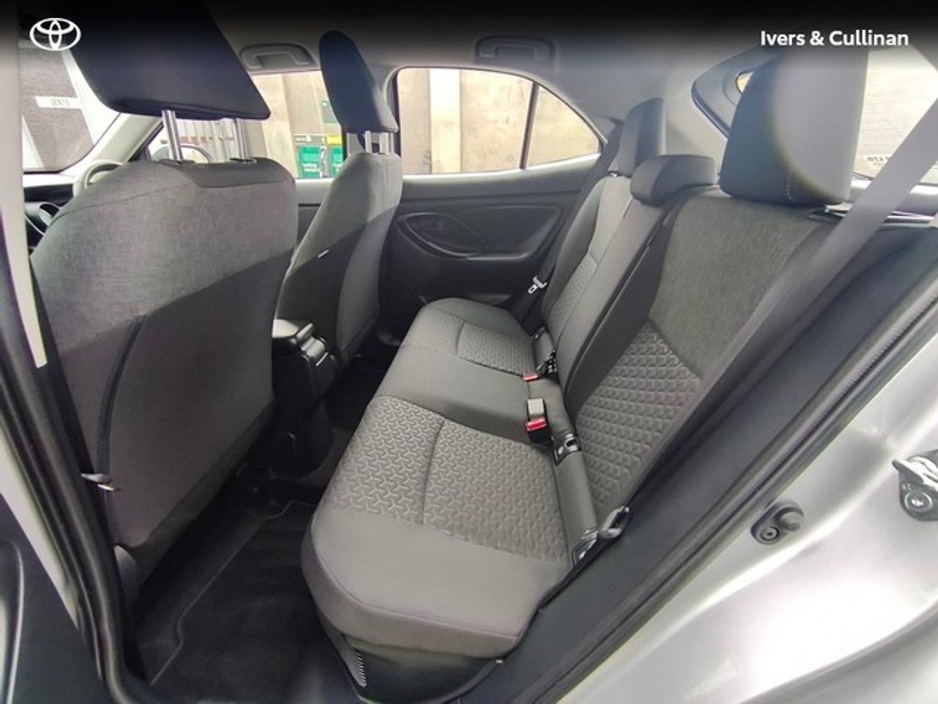 2023 Toyota Yaris Cross - image 6