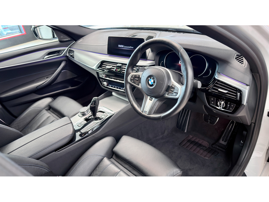 2018 BMW 5 Series - image 12