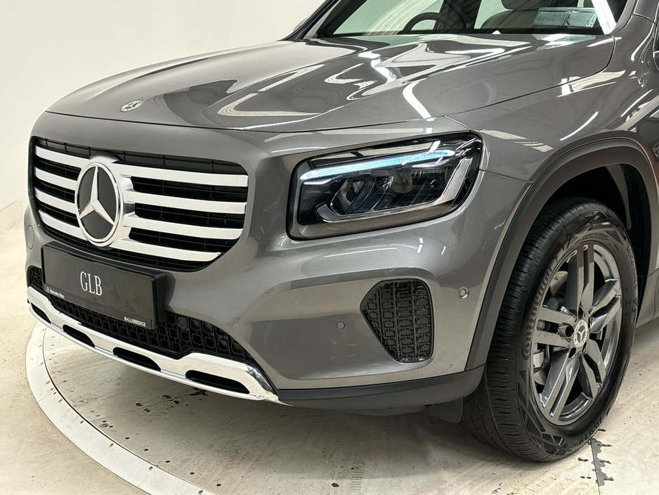 2025 Mercedes-Benz GLB - image 12