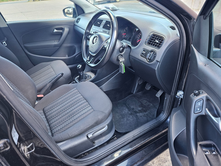 2017 Volkswagen Polo - image 10