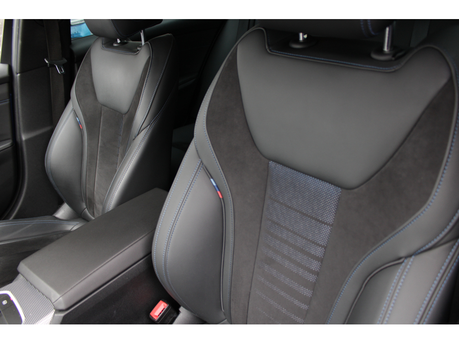 2021 BMW 3 Series - image 25