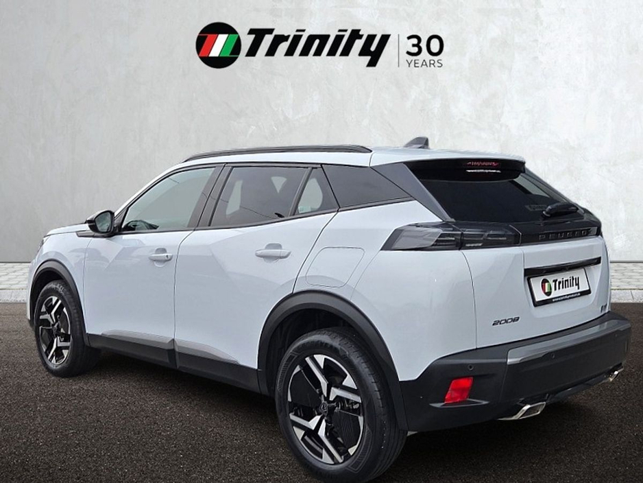 2024 Peugeot 2008 - image 3