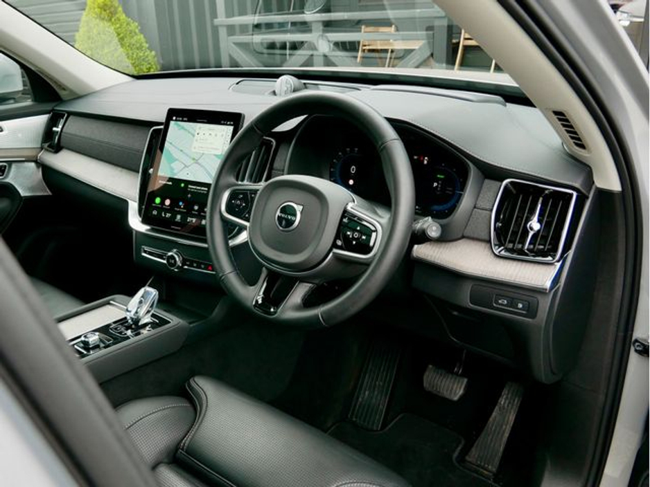 2025 Volvo XC90 - image 16