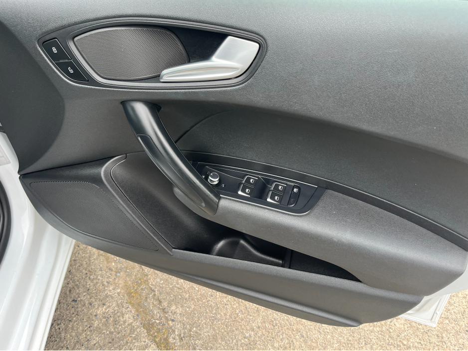 2015 Audi A1 - image 9