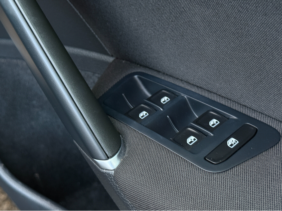 2017 Volkswagen Golf 172 REG NEW MODEL MK7.5 SAT NAV PACK PRIVACY GLASS-REVERSE CAMERA - NAVIGATION - CARPLAY - ANDROID AUTO - DISCOVER PRO €16,450