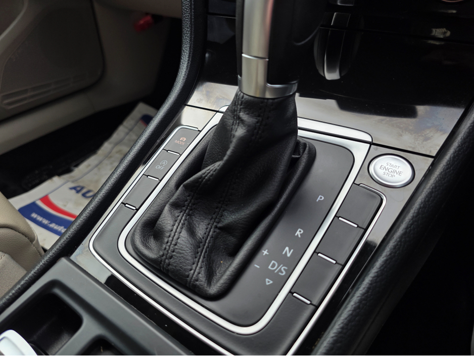 2015 Volkswagen Golf - image 19