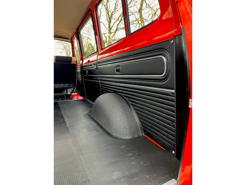 1976 Ford Transit Custom Kombi - image 25