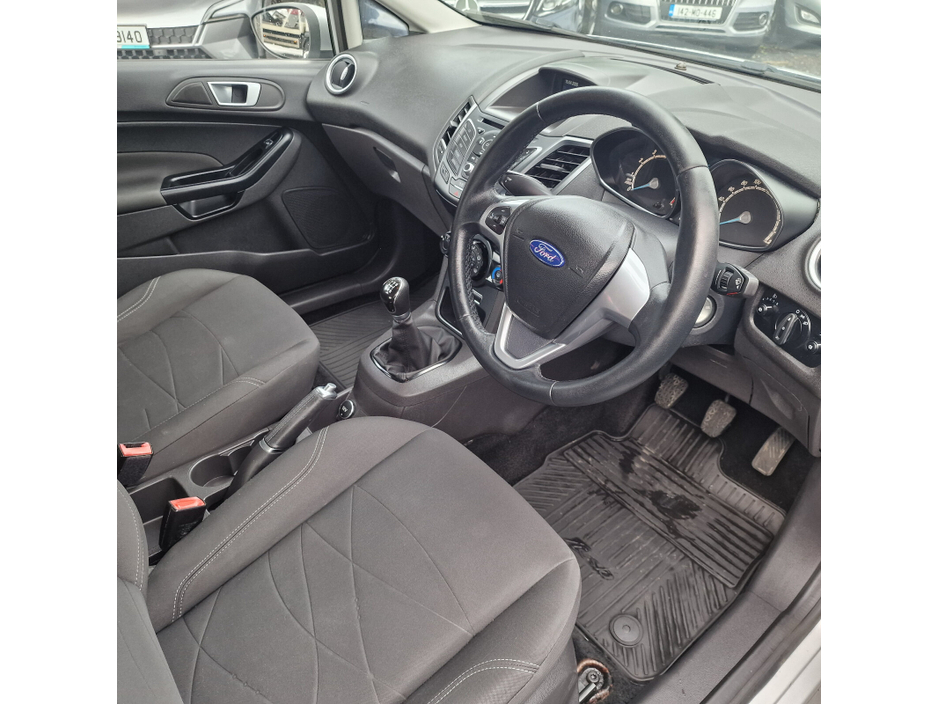 2017 Ford Fiesta - image 12