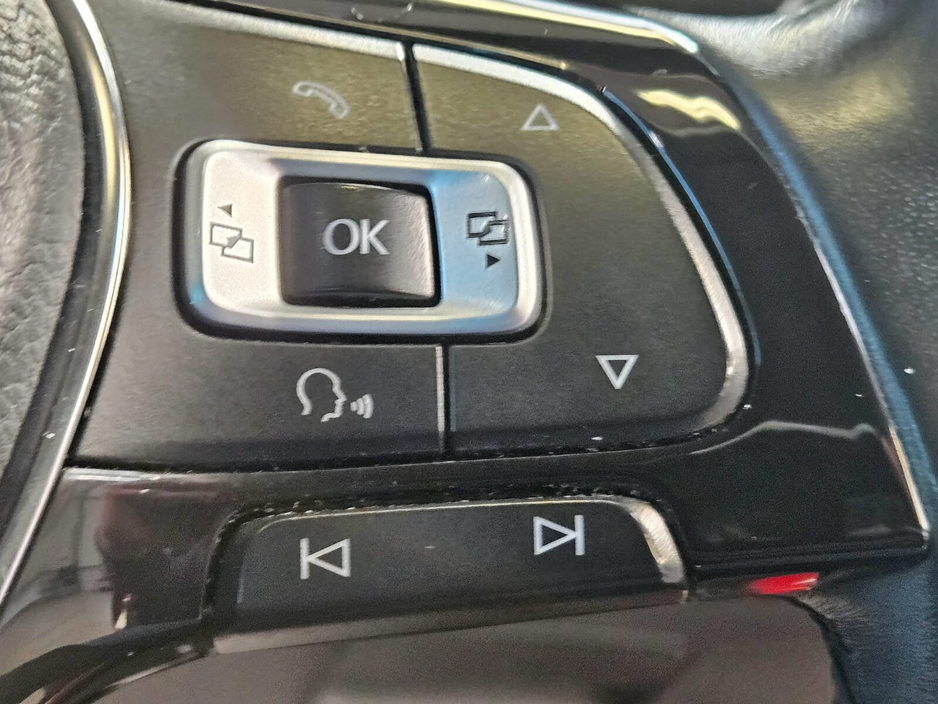 2017 Volkswagen Golf - image 8