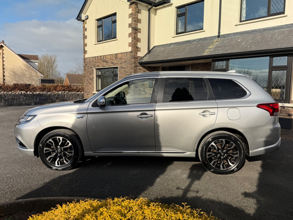 2018 Mitsubishi Outlander - image 4